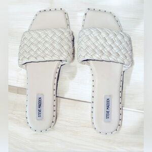 Steve Madden
Women's Santina‎ Woven White Slide Sandals size 9.5